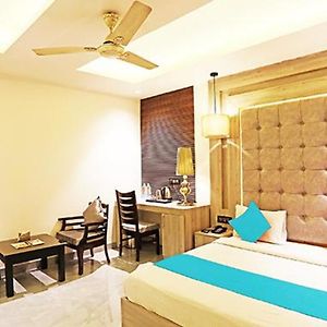 Fabhotel Ronald Inn